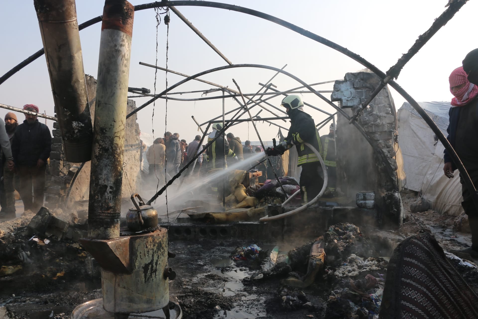 حريق في مخيم المقاومة للنازحين بريف حلب في 27-12-2021
